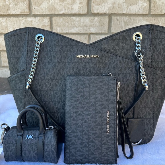 Michael Kors purse wallet and keychain - Picture 2 of 12